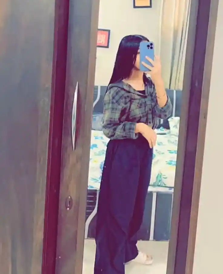 mirror-selfie-girl-pic