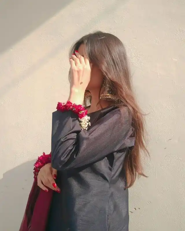 hide-face-girl-pic-dp