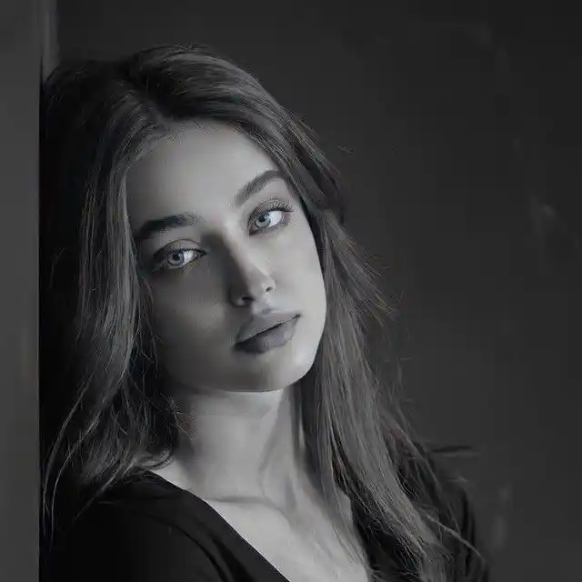 cute-girl-pic-for-whatsapp